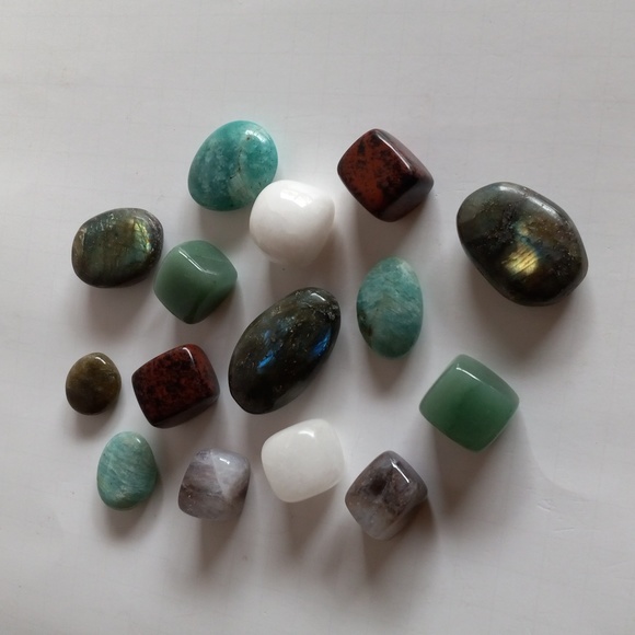 Mixed Bundle of Crystal Palmstones and Tumbles. - Picture 2 of 10